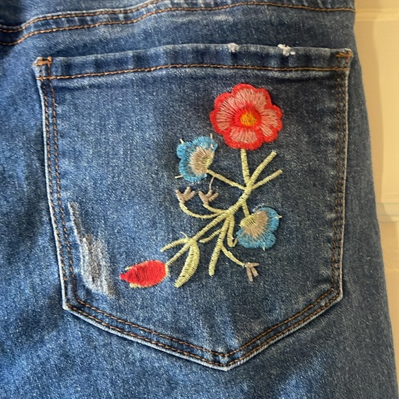 Embroidered Jeans Floral and Bird Pattern - Picture 4 of 6